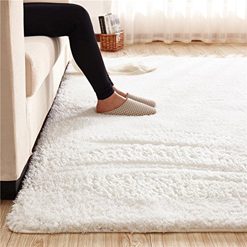 5*8 FLUFFY CARPET (OFF WHITE)